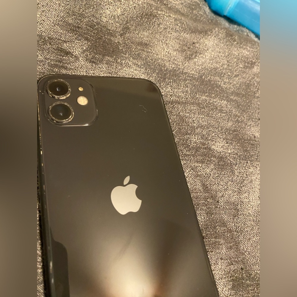 Apple iPhone 11 black Smartphone - Picture 7 of 11